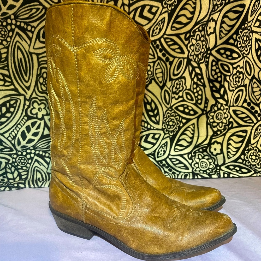 Size 7.5 cowgirl boots